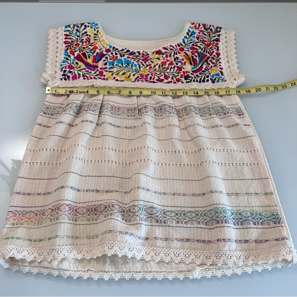 SUMMER TOP | Tan handmade embroidered crocheted shoe sleeve cottage core shirt - Picture 3 of 16